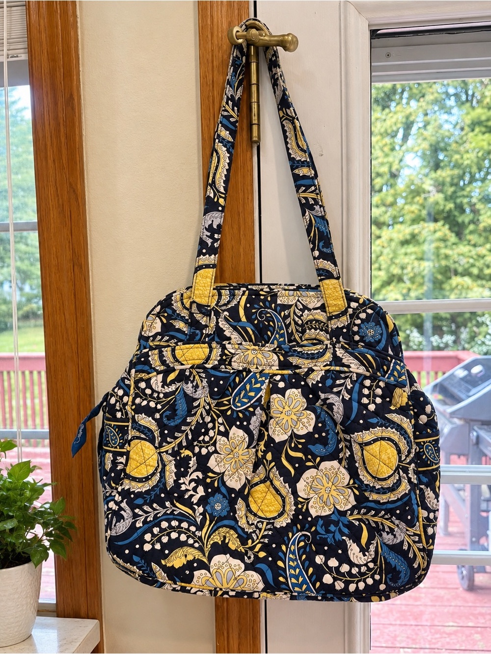 Retired Vera Bradley Ellie Blue pattern quilted shoulder bag